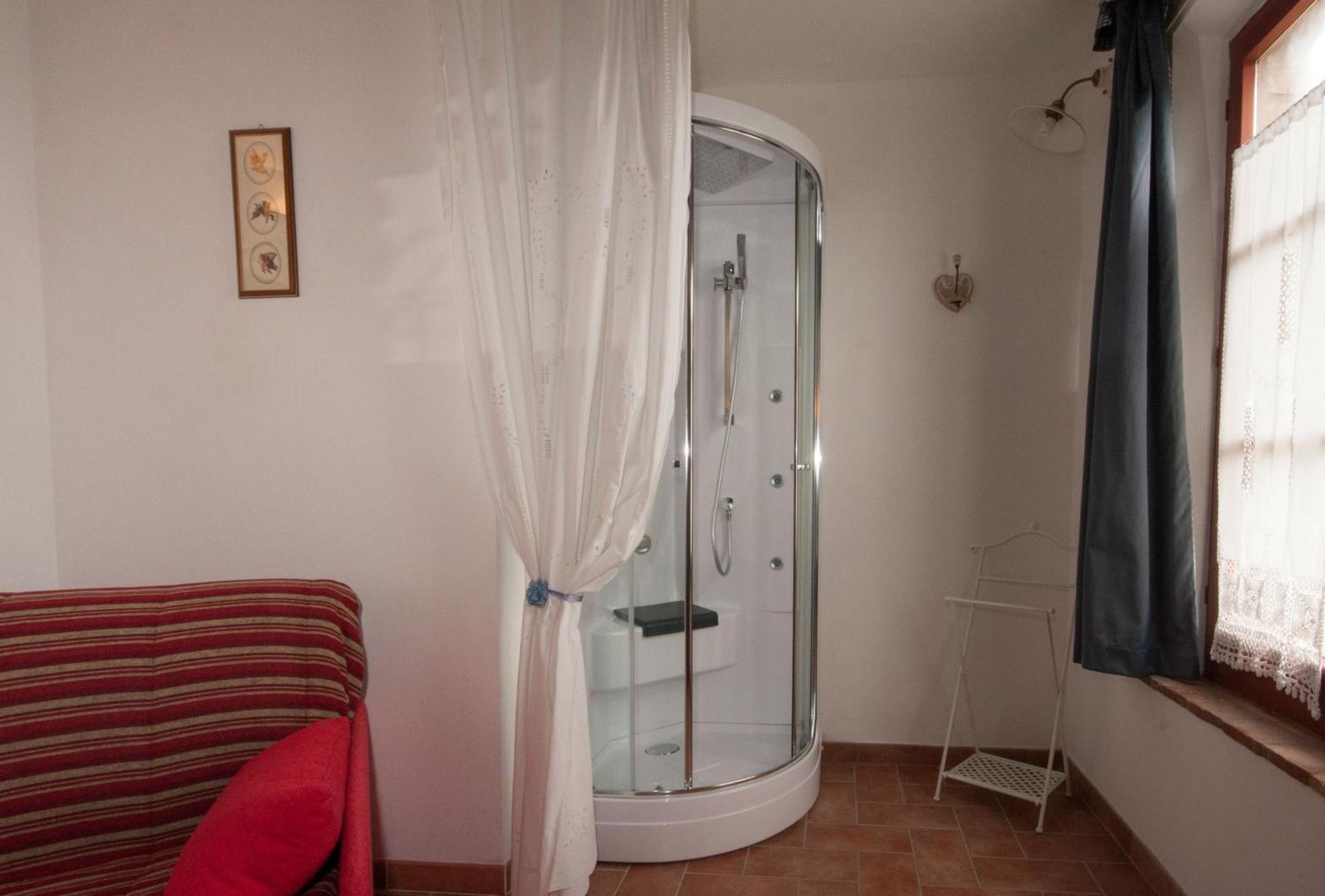 Casavacanze Vesta Guest House Isola d'Arbia Rom bilde